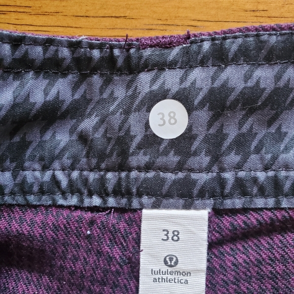 Lululemon mens shorts 38 - Picture 4 of 9